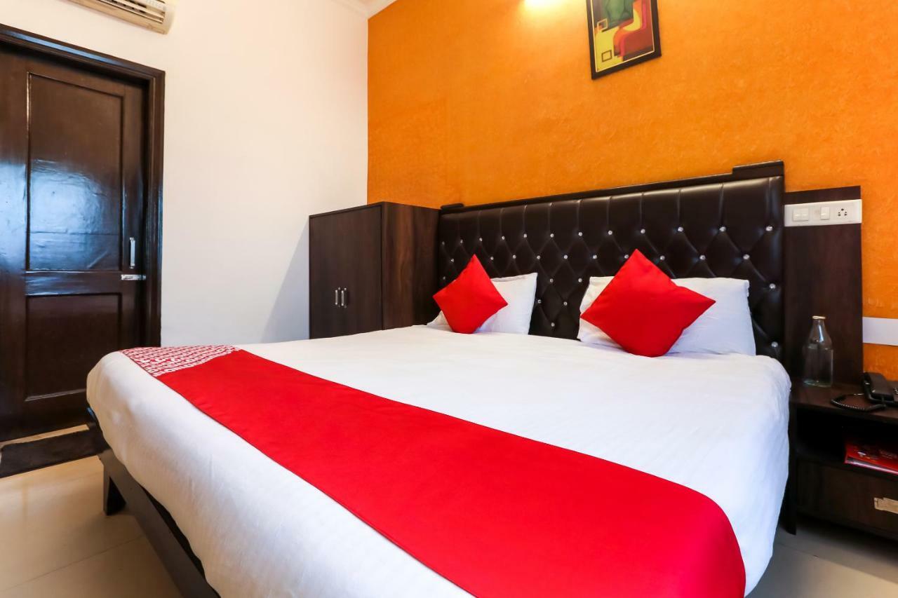 Oyo Flagship 37488 Hotel R V Regency Amritsar Exterior foto