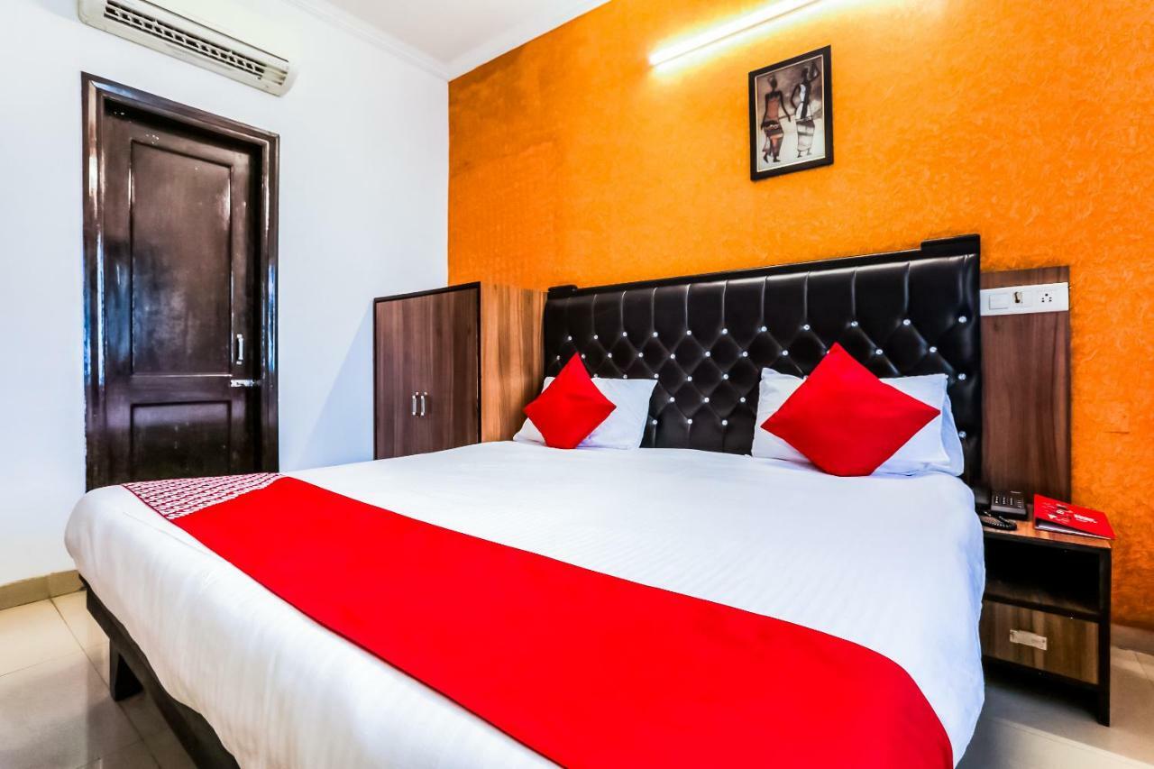 Oyo Flagship 37488 Hotel R V Regency Amritsar Exterior foto